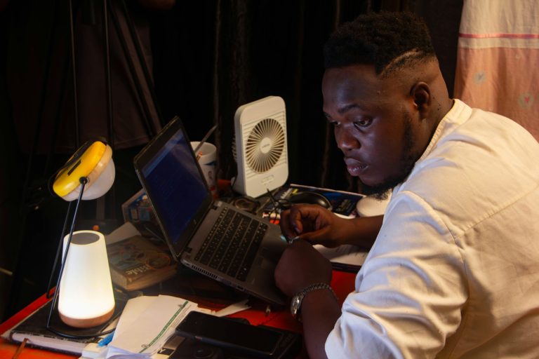 blessing olarewaju cS7zu68Cks unsplash